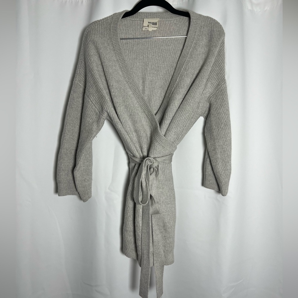 Wilfred Free Light Gray Knit wrap shirt - casual top - Size M - Picture 5 of 5